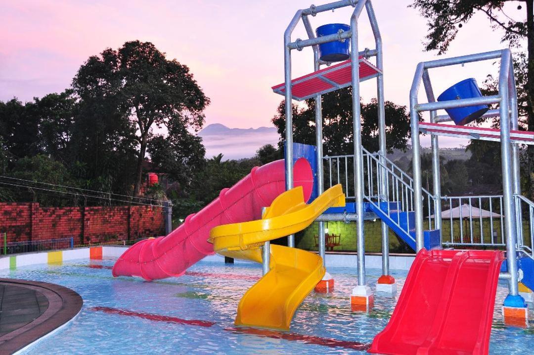 Puncak Village Hotel & Kampung Main Anak Gadok Εξωτερικό φωτογραφία
